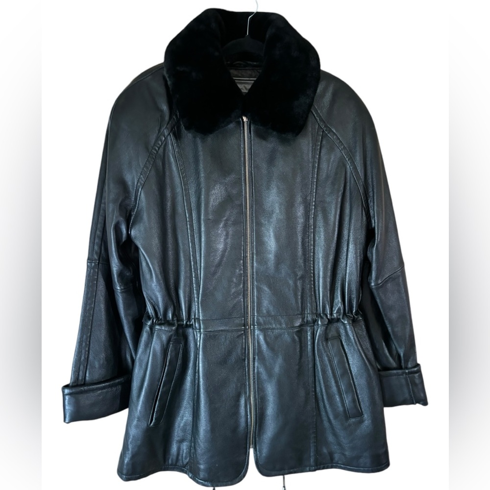 Wilson’s Pelle Studio Vtg. Black Leather Mid Length Faux Fur Collar Lined Large